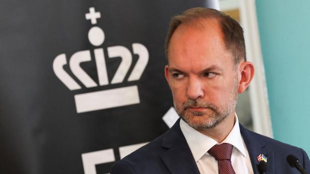 Minister slipper for politisk næse efter Forsvarets fejl