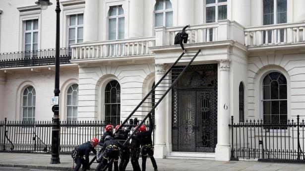 De superrige forlader London – huspriser brager ned