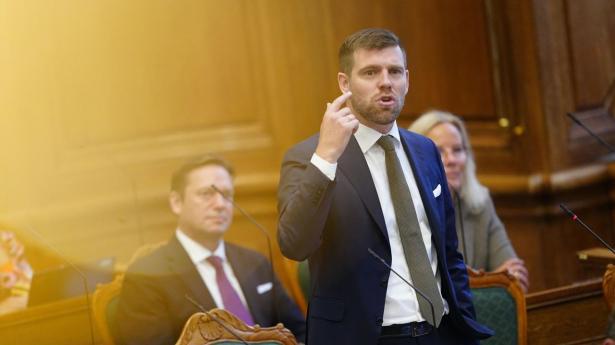 Venstre griller Socialdemokratiet for højere skat til arbejderfamilier