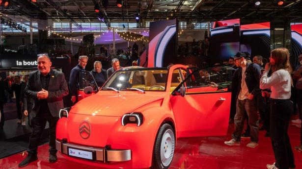 Paris: Citroën 2CV er stjernen i et fyrværkeri af europæiske elbilnyheder