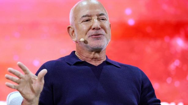 Jeff Bezos opruster i rumkapløbet mod Elon Musk