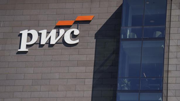PwC sakker bagud i globalt Big Four-kapløb