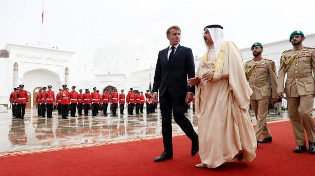 Macron laver dieselaftale mens Paris brænder