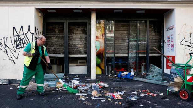 Danske butikker plyndret under franske uroligheder