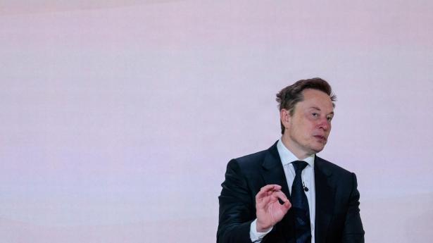 Putin hylder Elon Musk: “Et sandt geni”