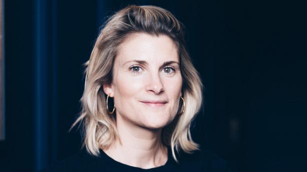 “Rigtig mange i iværksættermiljøet oplever en følelse af, at hvis de føler usikkerhed, tvivl og frygt, så fejler de. Men at tænke sådan er jo hele essensen af at være iværksætter,” siger erhvervscoach Cecilie Willer. Foto: Honeystudios