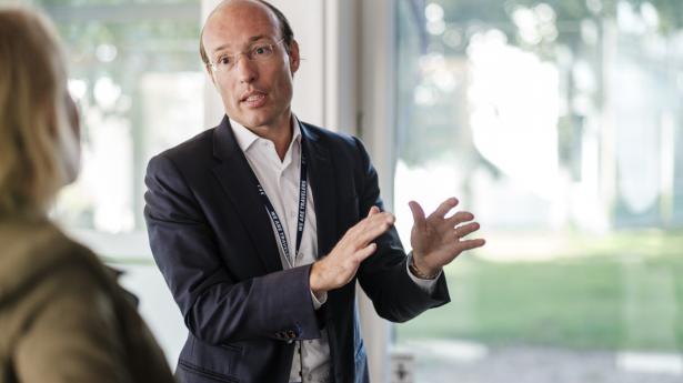 Anko van der Werff, ny hollandsk topchef for SAS, får en vred, skandinavisk velkomst af piloternes organisation. Foto: Marcus Gustafsson.
