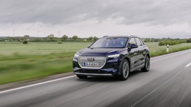 Audi Q4 e-tron introduceres officielt i Danmark den 12.-13. juni og kan leveres i løbet af sommeren. Den mere sportslige Q4 Sportback med skrå hæk følger senere. Børsen var inviteret til Tyskland af Audi, der betalte transport og ophold. Foto: Tobias Sagmester