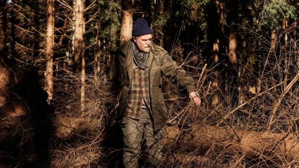 Til daglig har Tim Ustrup et helt almindeligt job som art director. I fritiden er han såkaldt bushcraft-specialist. Foto: Nikolaj Thaning Rentzmann