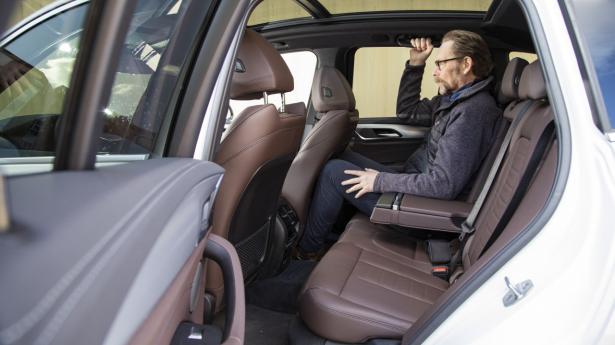BMW iX3 5.jpg
