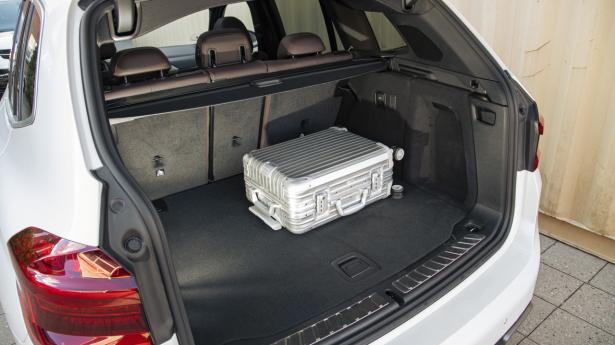 BMW iX3 7.jpg