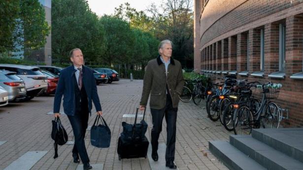Tidligere adm. direktør Thomas Borgen (th) med en af sine advokater,  Peter Schradieck, ankommer til retten i Lyngby. Arkivfoto: Esther Kofoed Sørensen