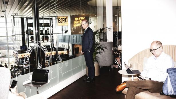 Efter et godt forår og en solid sommer stirrer Carlsberg topchef, Cees ’t Hart, ind i et halvår med markant stigende omkostninger. Arkivfoto: Marie Bentzon