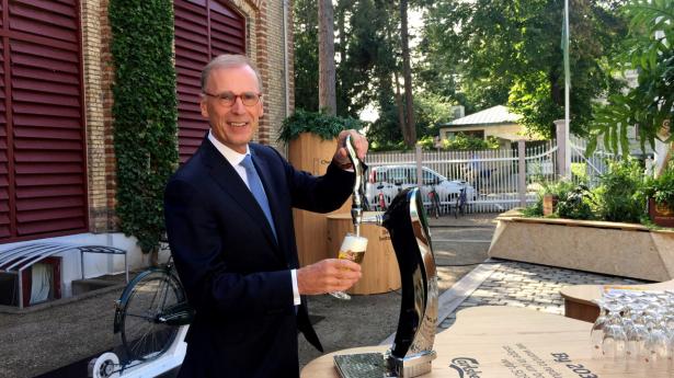 Presset fra samfundet tager til i styrke, og derfor er det vanskeligt for regeringer af fastholde nedlukninger, siger Carlsbergs topchef, Cees ‘t Hart. Arkivfoto: Jacob Grønholt-Pedersen/Reuters/Ritzau Scanpix