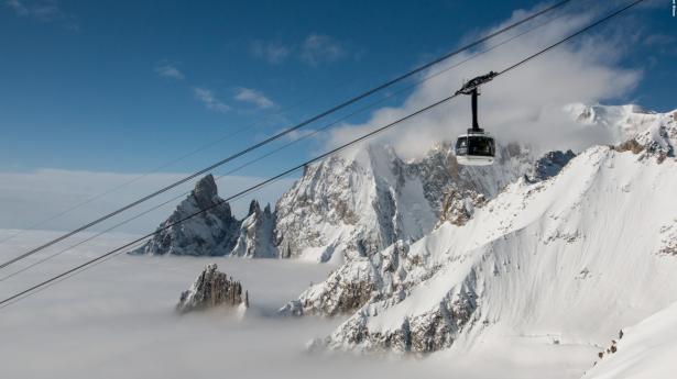 Skyway Monte Bianco er et stykke ingeniørkunst, der drejer 360 gr. om sin egen akse, mens den bringer sine 80 passagerer op til Punta Helbronner i 3.466 meters højde. Foto: Guiseppe di Mauro.