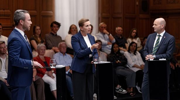 De to blå statsministerkandidater, Søren Pape Poulsen (K) og Jakob Ellemann-Jensen (V), har valgt to forskellige økonomiske strategier for at vinde magten i blå blok. Det vil Socialdemokratiet forsøge at udnytte. Foto: Agnete Schlichtkrull/DR