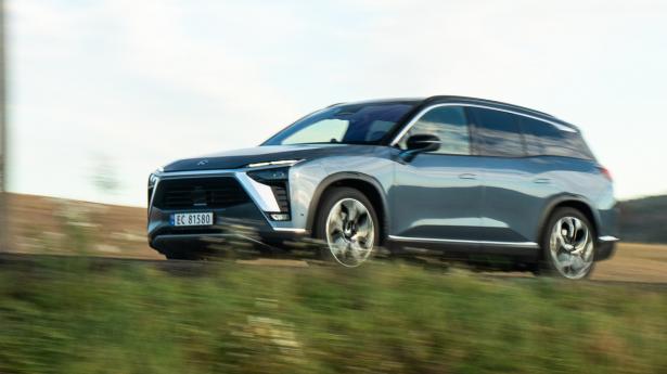 Nio ES8 er en ny, eldrevet fullsize SUV på næsten 5 meter. I betragtning af 534 hk og syv sæder er en anslået dansk pris på 500.000 kr. ikke afskrækkende. Fotos: Nio Norge. Børsen var inviteret af Nio, der betalte transport til Oslo.