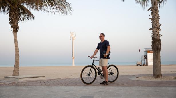 Dansk topchef flyttede til Dubai for 20 år siden: "Vi har fantastiske naturoplevelser helt tæt på en spændende by i konstant udvikling"