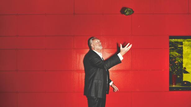 Frank Ove Larsen, adm. direktør i Rockwool Nordics, fortæller, at selskabet fortsætter processen med at mindske CO2-udledning. Foto: Jeppe Carlsen