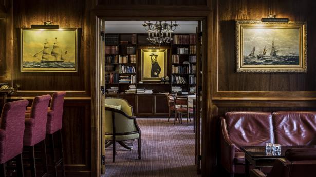 Hotel Hesselet i Nyborg emmer af det gode liv, særligt i baren, der serverer en fortrinlig martini.  PR-foto