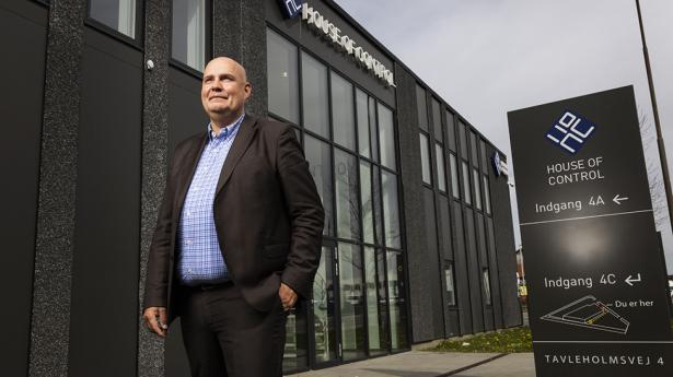 House of Control 01 beskåret web.jpg