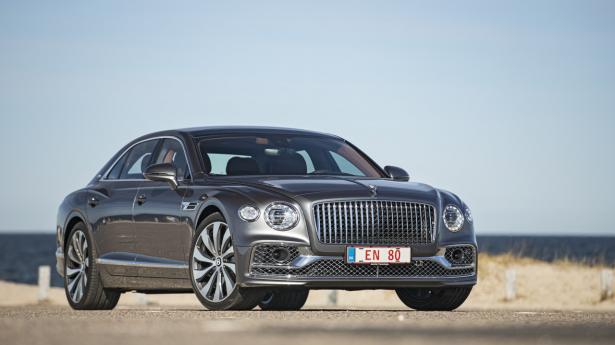 Der er rigelige kromdetaljer i en standard Flying Spur. Er det ikke nok, kan frontgrillen opgraderes med ekstra krom for 22.846 kr. Fotos: Mathias Brandt