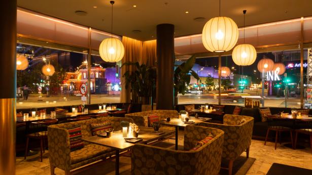 Restaurant Issei’s indretning er både flot og komfortabel.