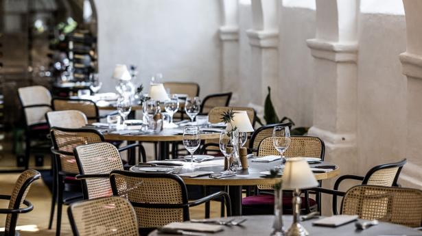 Restauranten er indrettet i kælderen under Det Lichtenbergske Palæ.