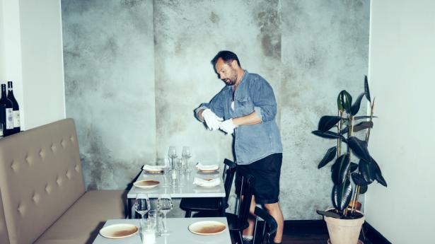 Restauranterne i Hovedstaden får igen et slag af nye restriktioner, der rammer hårdt. En af dem er Martin Christophersen, der er medejer af ny restaurant. Foto: Jeppe Bøje Nielsen