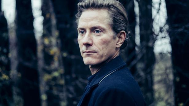 Thomas Buch-Andersen udfordrede for et par år siden sig selv med den gamle nordiske tradition udesidning, hvor han sad og stod tre døgn på en grøn plet alene med sig selv og sine tanker. Han vendte hjem med en følelse af fornyet kraft.