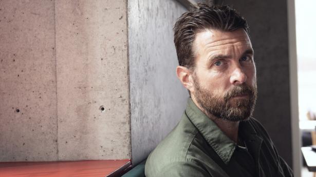 Designer Karl-Oskar Olsen skabte tøjmærket Wood Wood i 2002, cykeltøjsmærket Pas Norma kom i 2014, og i 2019 var han med til at starte Corsa-pizzakæden, der hører under Cofoco. Foto: Walther Bølge