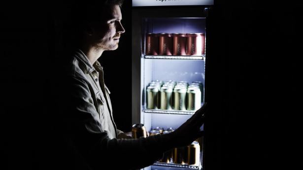 Iværksætteren Kasper Kriby lancerede sit version af hard seltzer i sommer under navnet Dansk. Foto: Magnus Møller