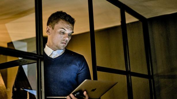 Christopher Wagner fortæller, at hvis prisen på en bolig er sat, før landet lukkede ned, er den for høj nu. Foto: Steven Achiam