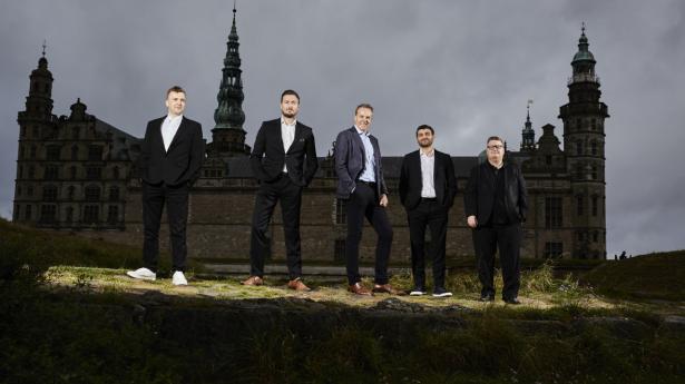 Uniqkey-holdet foran Kronborg. Fra venstre teknisk direktør Roman Parashchak, marketingdirektør Simon C. Hellstrøm-Melander, investor og bestyrelsesmedlem Jesper Zerlang, adm. direktør Hakan Yagci og kommerciel direktør Magnus Cohn.