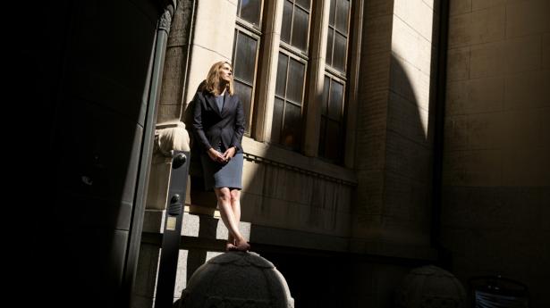 Louise Aggerstrøm Hansen, privatøkonom i Danske Bank, mener, at det kan være en fin idé at bruge de udbetalte feriepenge til forbrug - med mindre du har dyre forbrugslån. Så skal de dækkes først. Foto: Sofia Busk