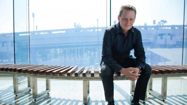 Martin Lindstrøm har arbejdet med internationale giganter i årtier. Nu kaster han sin opmærksomhed på kunstig intelligens med en virtuel terapeut til Apple-briller. PR-foto