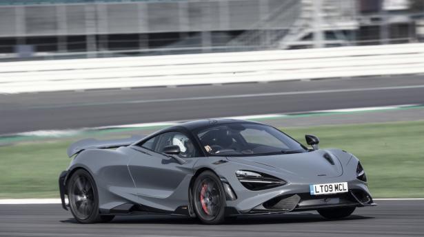 LT-betegnelsen står for Longtail, som er forbeholdt de mest hårdkogte McLaren-biler. Børsen var inviteret af McLaren. Fotos: Chris Brown