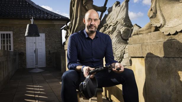 Det er ikke ‘The Matrix’ men de ansatte får adgang til ekspertviden, når de skal bruge den 