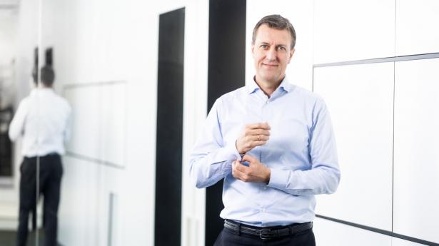 Michael Hjorth, kommerciel direktør i NKT, mener ikke, at bæredygtighed vægtes højt nok i de store udbud. PR-foto