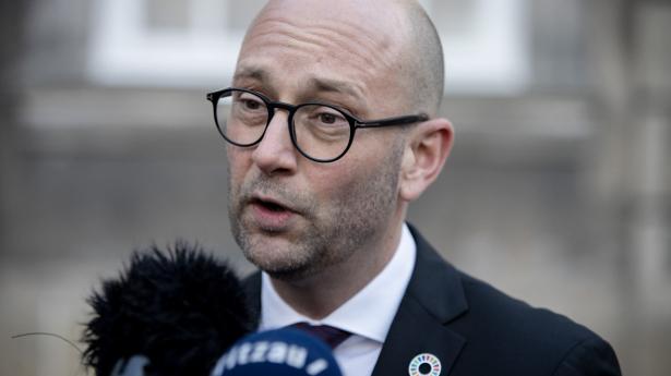 Landets nye fødevareminister Rasmus Prehn (S) på Amalienborg Slotsplads torsdag. Foto: Walther Bølge