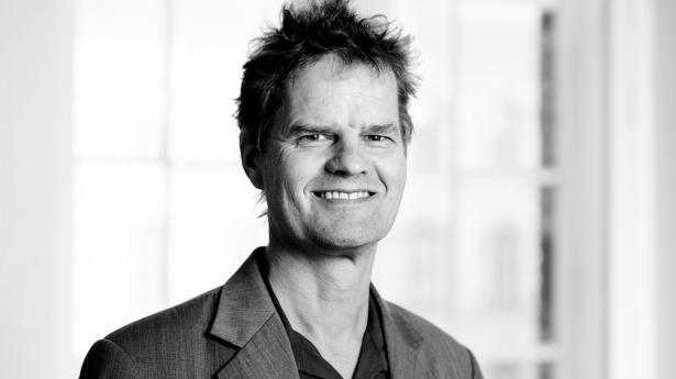 Professor Morten Bennedsen, KU, har selv oplevet at bo tæt på virksomheden med sin familie, mens han forskede ved Insead i Fontainebleau i Frankrig. Halvdelen af skolens børn havde forældre, der arbejdede ved Insead. Nærsamfundet havde mange fordele, fortæller han. PR-foto