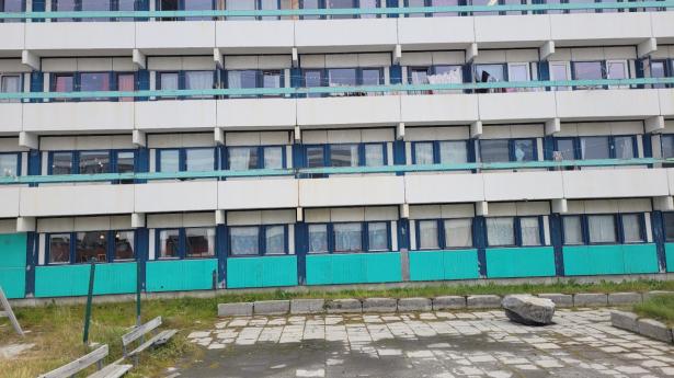 Nuuk oplever et stort byggeboom i disse år, fordi mange af byens boliger er nedslidte, og befolkningstilvæksten er stor.