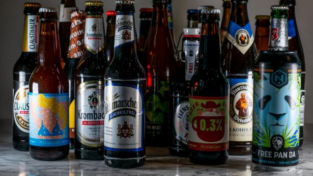 Disse 24 alkoholfri øl blev blindsmagt i forbindelse med denne artikel. Foto: Ole Troelsø.
