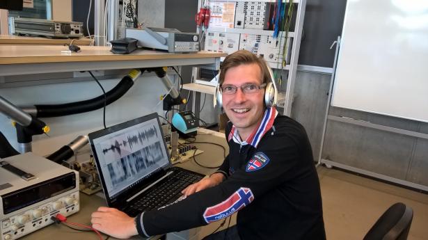 Forsker Oliver Niebuhr forventer, at danske erhvervsledere fremstår mere karismatiske på engelsk, end på dansk. PR-foto