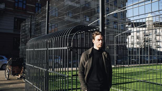 "Langt de fleste virksomheder har som os rigtig meget brug for alle mand på dæk," siger Peter Holm, der stiftede fodboldapp'en Tonsser i 2014. App'en har i dag 1,3 mio. brugere men er truet af, at fodboldsporten er sat på pause verden over. Foto: Mie Hee Christensen