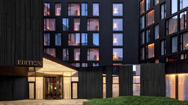 Hotellets sorte træfacade er en henvisning til Islands dramatiske lavalandskab. PR-foto