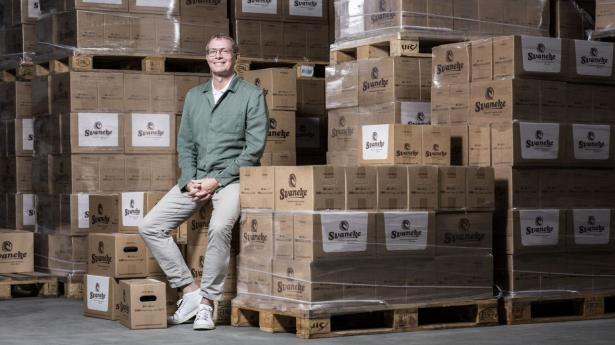 Adm. direktør i Svaneke Bryghus, Steen Jespersen, glæder sig over, at bryghuset står stærkt i detailmarkedet. Foto: Martin Thaulow, Good people