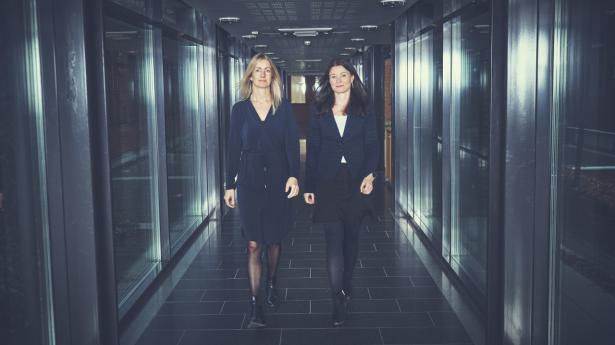 Susanne Røge Lund og Sabine Calmer Braad har fokus på esg i ATP’s portefølje af unoterede aktiver. Foto: Jeppe Carlsen