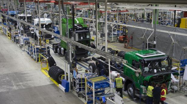 Volvo har lukket hele sin lastbilproduktion i Sverige og hjemsendt 20.000 ansatte. Foto: PR