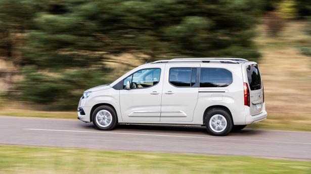 Toyota Proace City Verso 1.jpg